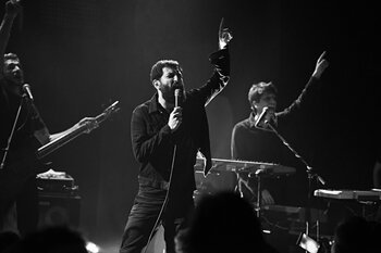 Le Luci Della Centrale Elettrica sul palco del Duel Beat di Napoli