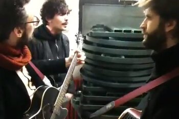 Il professionalissimo backstage di Appino, Dente e Brunori SAS che provano Lucio Dalla