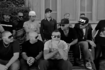 Club Dogo ed Ensi nel video di "Ragazzo della piazza"