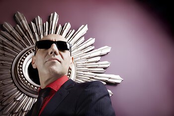 Giuliano Palma a Zelig Circus come ospite musicale fisso