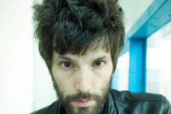 Bugo canta "Colpa d'Alfredo" di Vasco Rossi