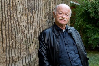 Colapesce intervista Gino Paoli. Si parla di donne e di poesia, ovviamente.
