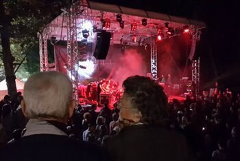 coppia di anziani guarda In Zaire