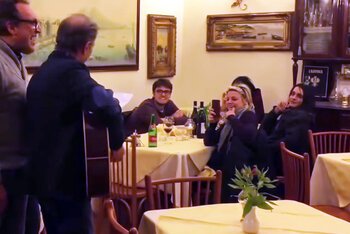 I Verdena in una pizzeria di Napoli