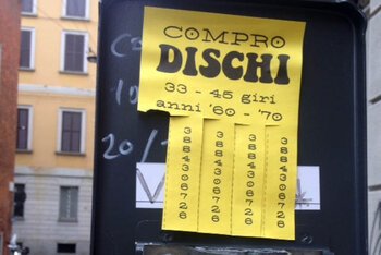 Un annuncio per l'acquisto di dischi