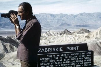 Michelangelo Antonioni sul set di Zabriskie Point
