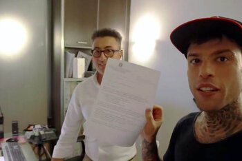 fedez e il suo avvocato parlano della censura alla copertina