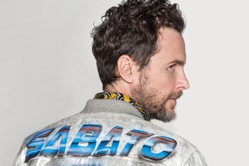 jovanotti è l'artista che ha venduto più dischi nel 2015