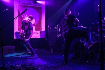 Gazebo Penguins To Lose La Track