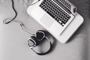 computer cuffie musica