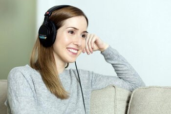 ragazza cuffie musica