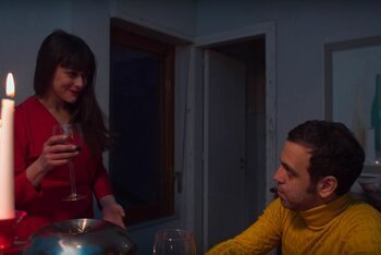 Un'immagine del video di "Sospesi" di Colapesce