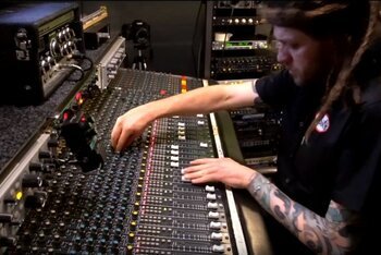 Un'immagine del video di "Meridiem Dub" (ft. Paolo Baldini) degli Universal Sex Arena