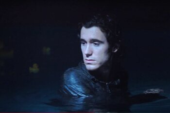 Un'immagine del video di "Lemniscate Daydream" dei Janaki's Palace