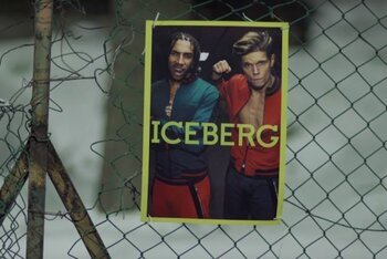 Un'immagine del video di "Iceberg" di Laioung feat. Alexander