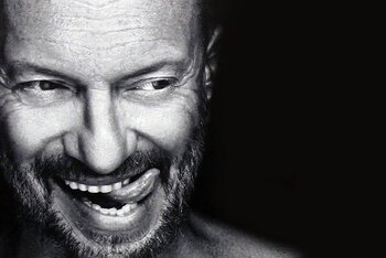 Antonacci sulla copertina della raccolta "Biagio"