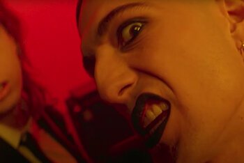 Still dal video "Zitti e buoni"