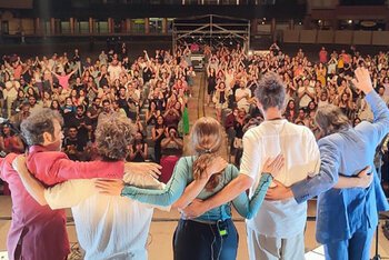 ColapesceDimartino e band salutano la platea