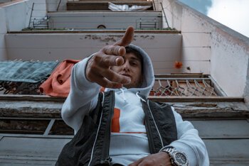 Kilo KG sotto un palazzo dello Sperone, Palermo - foto di Antonio ‘Zehd’ Trippodo