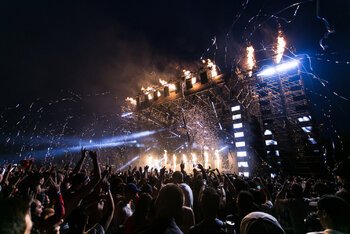 Un palco, che qualcuno avrà pur montato