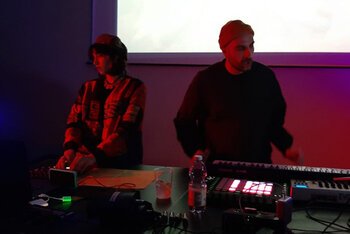 Go Dugong e Julie Ant live