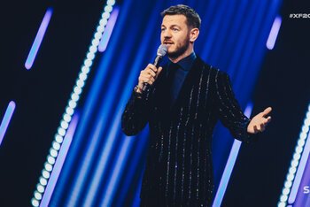 Alessandro Cattelan a sorpresa, foto di Virginia Bettoja
