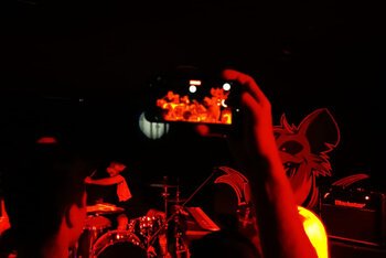 Un momento del live dei Futbolin - foto di Teo Filippo Cremonini