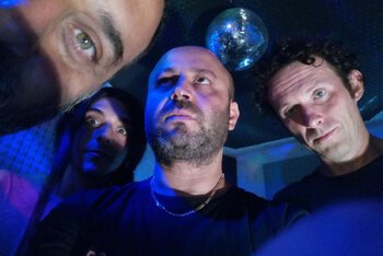 Mirko al centro, attorno agli altri Camillas
