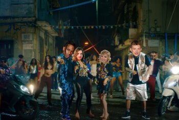 Artisti internazionali che pubblicheranno dischi in estate malamente photoshoppati nel video di "Lambada"