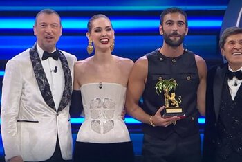Un frame della premiazione del vincitore 2023 di Sanremo