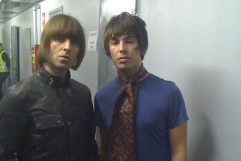 Marzo 2001: Hacienda in supporto ai Beady Eye all'Alcatraz. Da sinistra Liam Gallagher e Alessandro Gianferrara