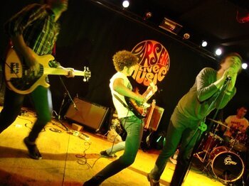 Uno degli ultimi concerti dei Distanti.  Foto di Margherita Moretti.