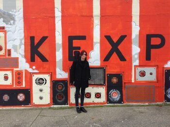 Nicola davanti la sede della radio KEXP