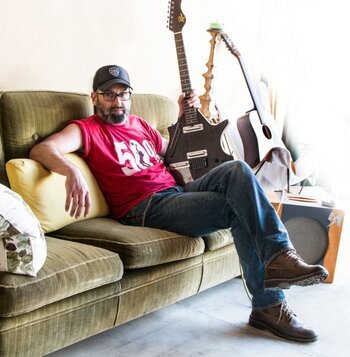 106 with the guitar sitar