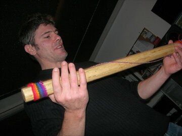 Beppe ( Chitarra Calda) durante la registrazione del demo Fate il nostro gioco