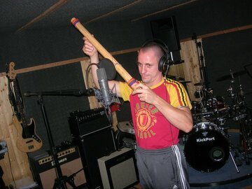 Paolo ( Basso) durante la registrazione del demo Fate il nostro gioco