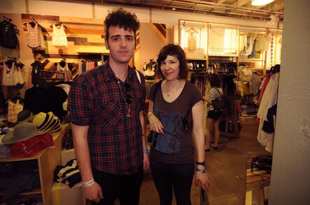 jonathan con Carrie Brownstein ad Austin