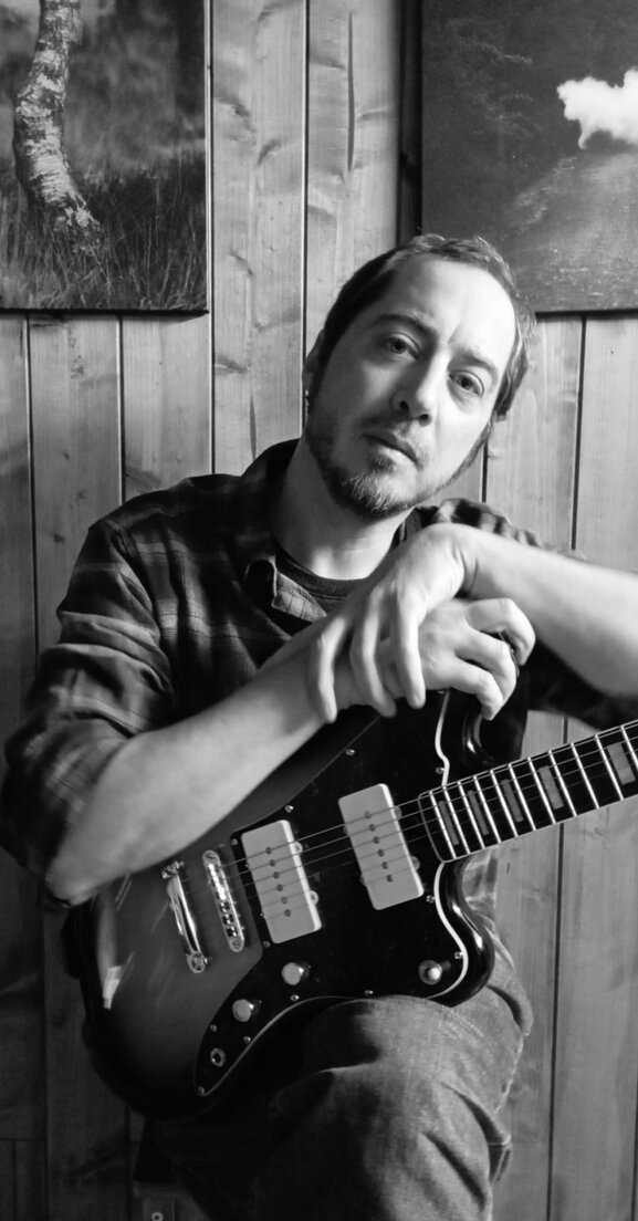 Luca Crispino chitarra jpg.jpg
