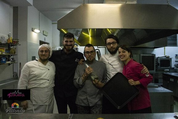 staff al restort Borgo Villa Maria, Monticchio (PZ). Cena Amara 27.12.2018.jpg