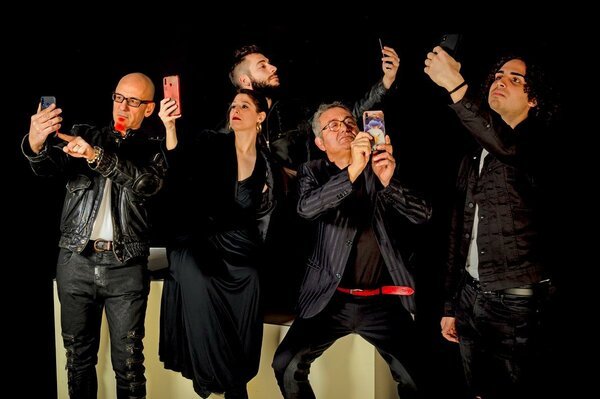 Selfie Ergo Sum
