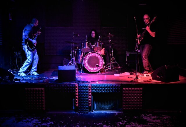 on stage col