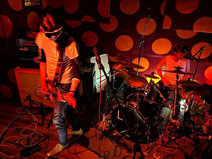 LONGBLOND Live1.jpg