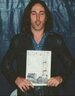 fotografato nel backstage della MilanoSuona'98, occhi chiusi.