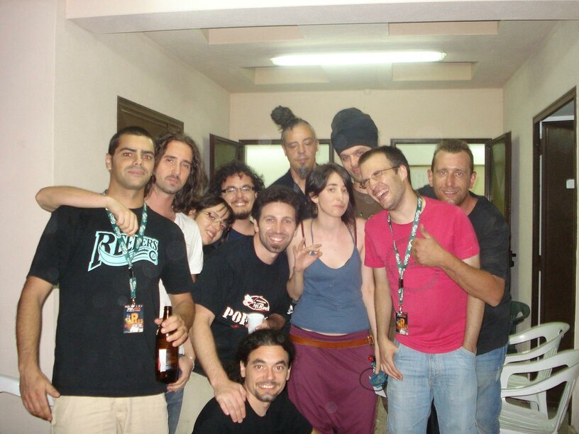 Foto di gruppo (africaunite-ilpazientezero-ignotiindividui)davanti al mio "ufficio "