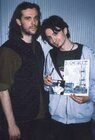 Ale (voce) e Ivan (basso) dei Movida, MilanoSuona 98, insieme alla fanza ivan mostra il secondo cd dei movida.